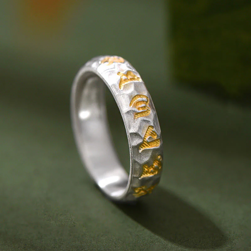 Anello dell'equilibrio Om Mani Padme Hum con motivo a martello in argento sterling 999 Buddha Stones