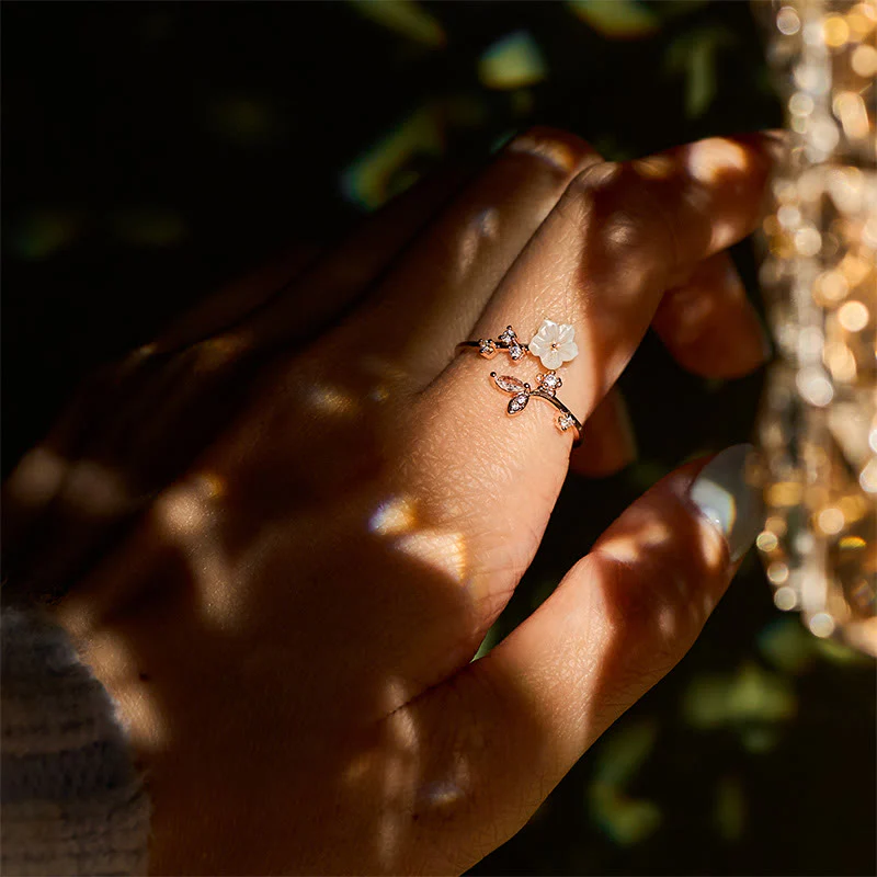 Anello di rame curativo regolabile con motivo a fiori bianchi Buddha Stones - Image 10