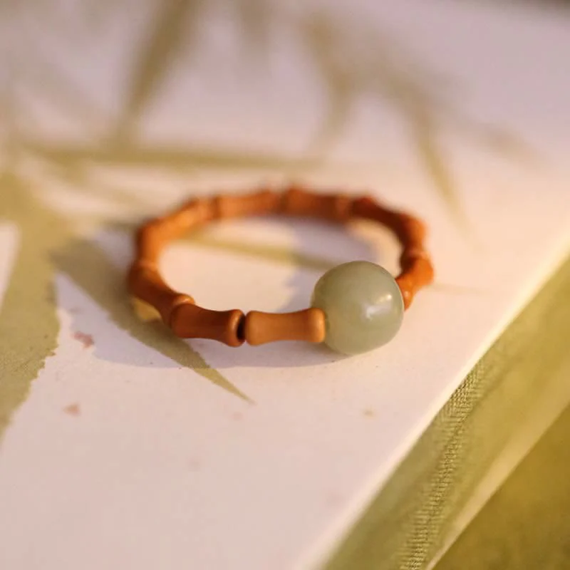 Anello portafortuna di bambù e perline di giada Hetian