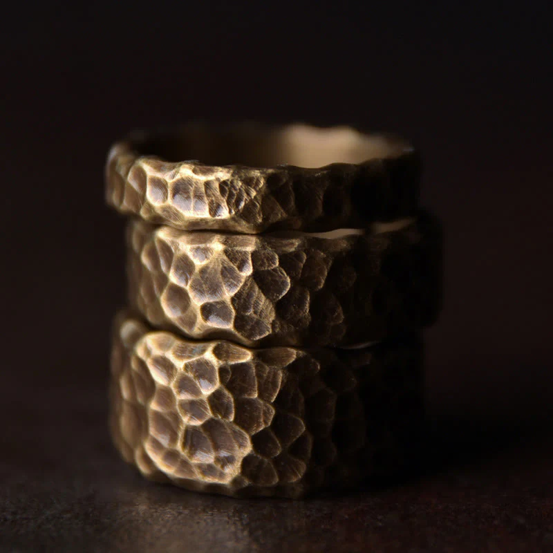 Anello portafortuna in ottone e rame con motivo a rilievo tibetano - Image 15