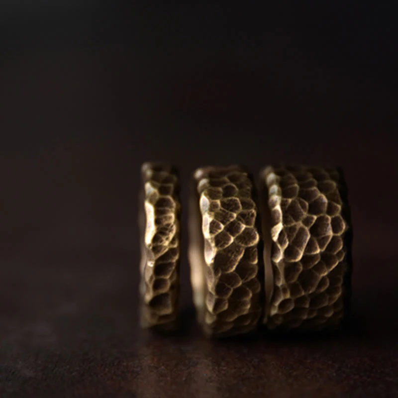 Anello portafortuna in ottone e rame con motivo a rilievo tibetano - Image 19