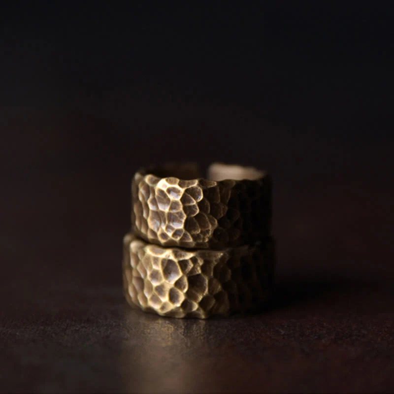 Anello portafortuna in ottone e rame con motivo a rilievo tibetano - Image 20
