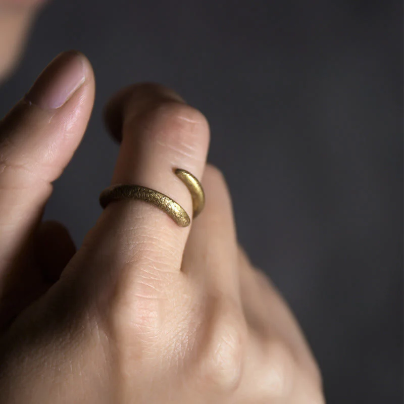 Anello regolabile con design semplice in rame Buddha Stones e portafortuna - Image 3