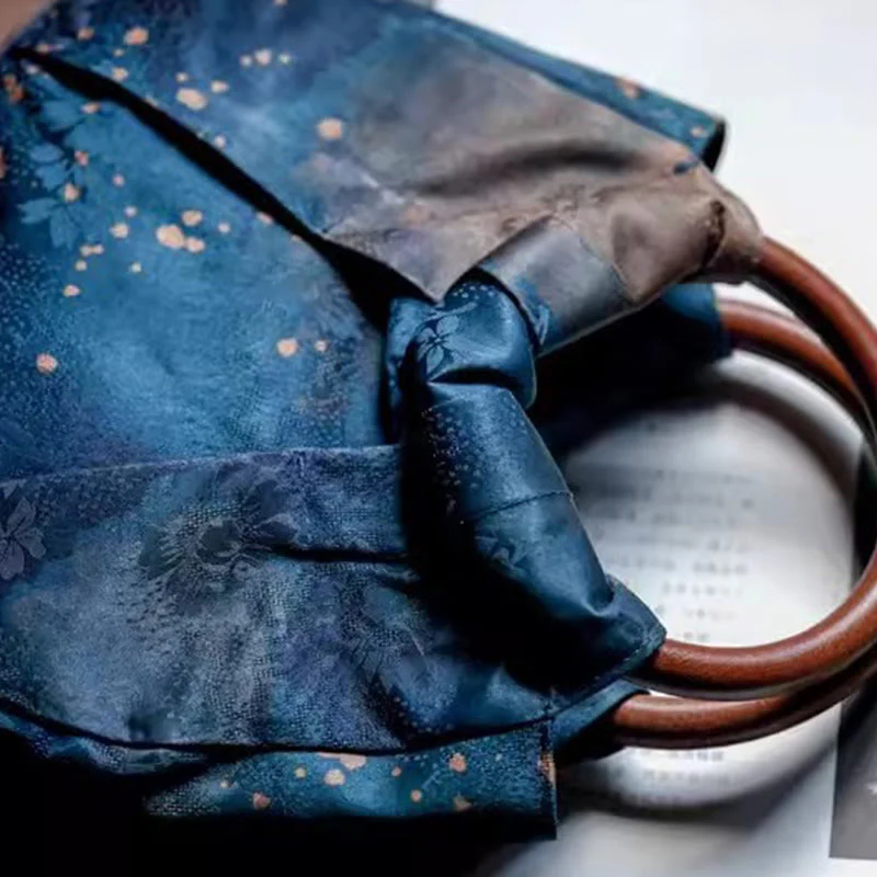 Borsa a mano con manico in legno blu con fiori in jacquard fatti a mano Buddha Stones - Image 4