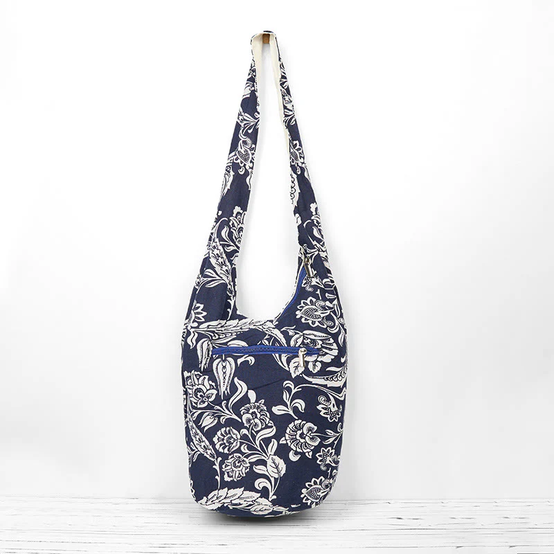 Borsa a tracolla in cotone con motivo a fiori blu navy e bianco Buddha Stones - Image 4