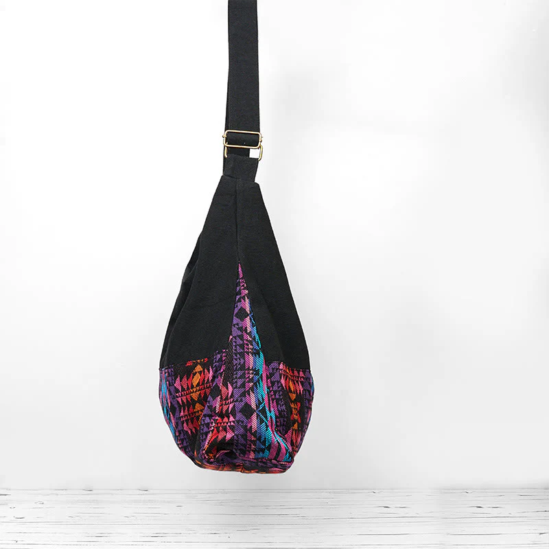 Borsa a tracolla in cotone con motivo geometrico rosso rosa e nero Buddha Stones - Image 3