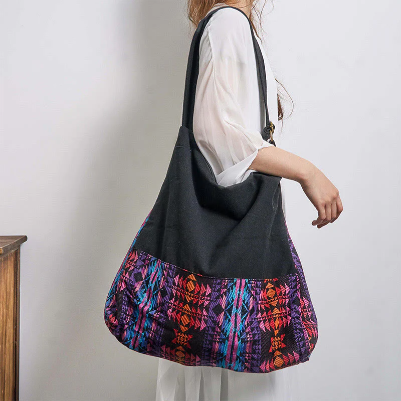 Borsa a tracolla in cotone con motivo geometrico rosso rosa e nero Buddha Stones - Image 4