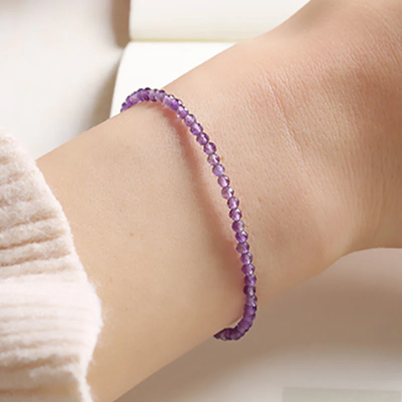 Bracciale di consapevolezza spirituale in rame placcato oro 14k con perline ultrasottili in ametista naturale da 3 mm Buddha Stones - Image 5