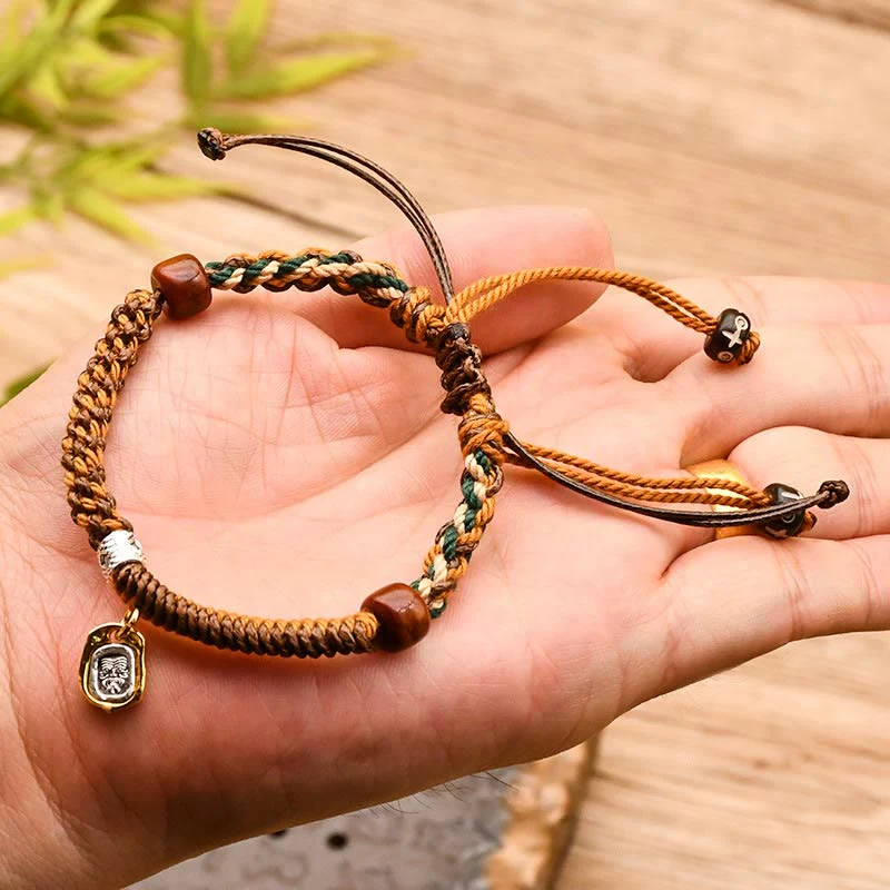 Bracciale intrecciato in legno di protezione Buddha Stones , fatto a mano in stile tibetano Zakiram, dea della ricchezza - Image 2