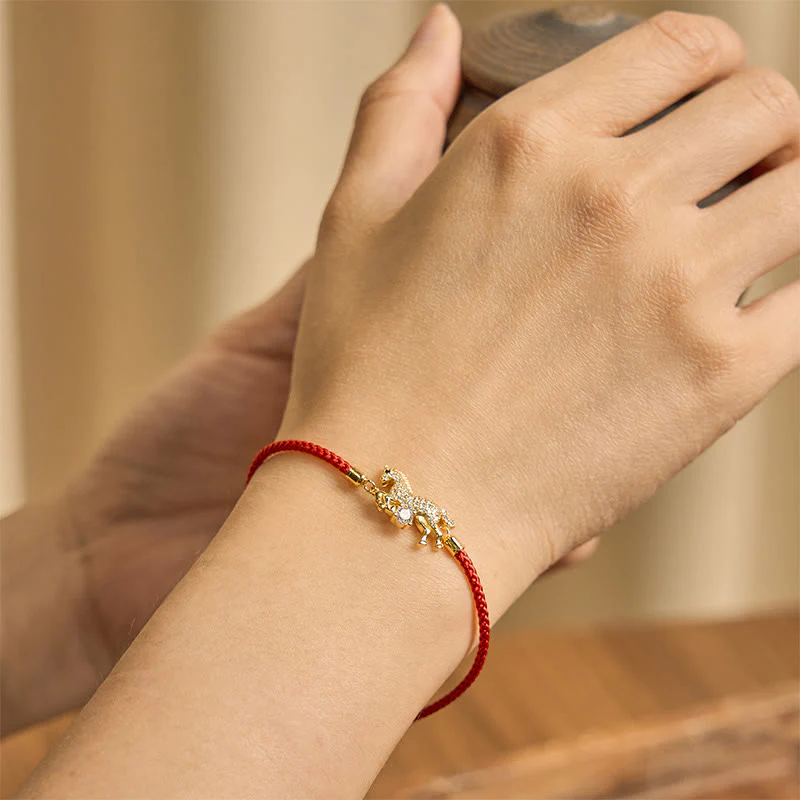 Bracciale regolabile in argento sterling 925 con cordino rosso dorato "Anno del cavallo" di Buddha Stones - Image 3