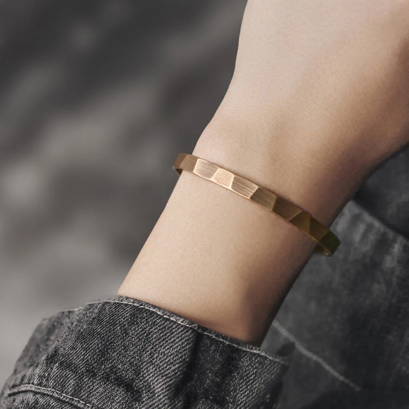 Bracciale regolabile con polsino in rame con design rustico vintage Wealth - Image 12
