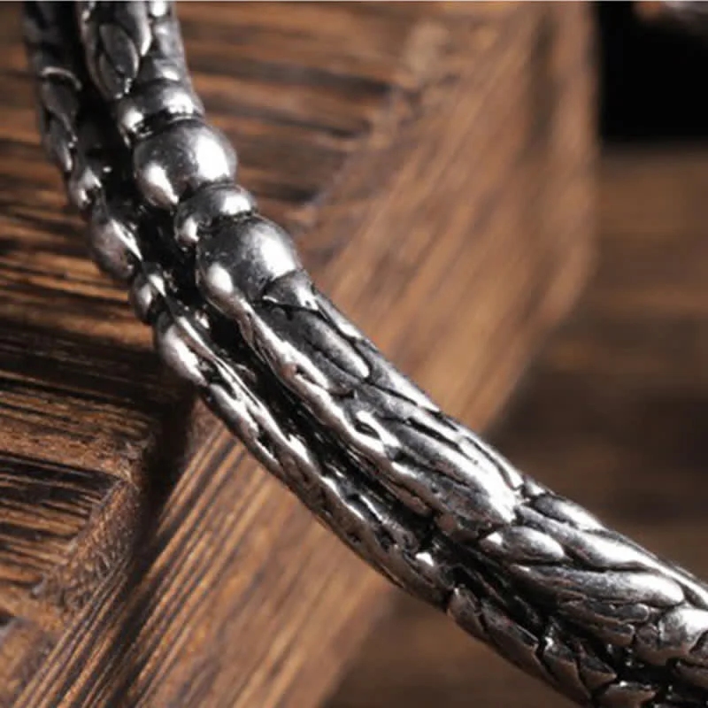 Bracciale rigido con polsino con motivo a drago inciso e bilanciamento - Image 6