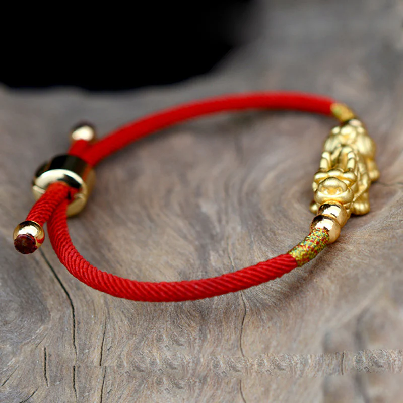 Braccialetto Buddha Stones PiXiu Luck Red String placcato oro 24K - Image 2
