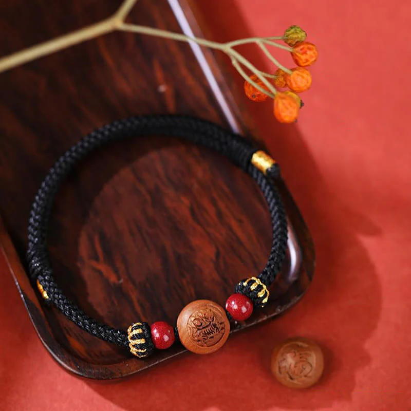 Braccialetto della ricchezza in cinabro intagliato con carattere dello zodiaco cinese Fu in legno di pesca naturale Buddha Stones - Image 13
