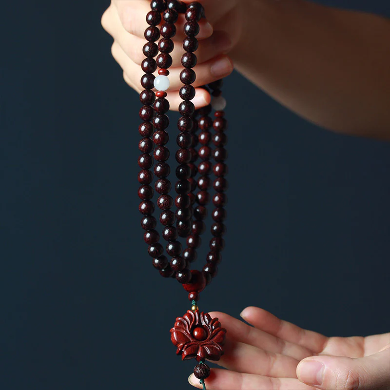 Braccialetto di equilibrio Mala di loto in legno di sandalo rosso con piccole foglie tibetane Buddha Stones - Image 2