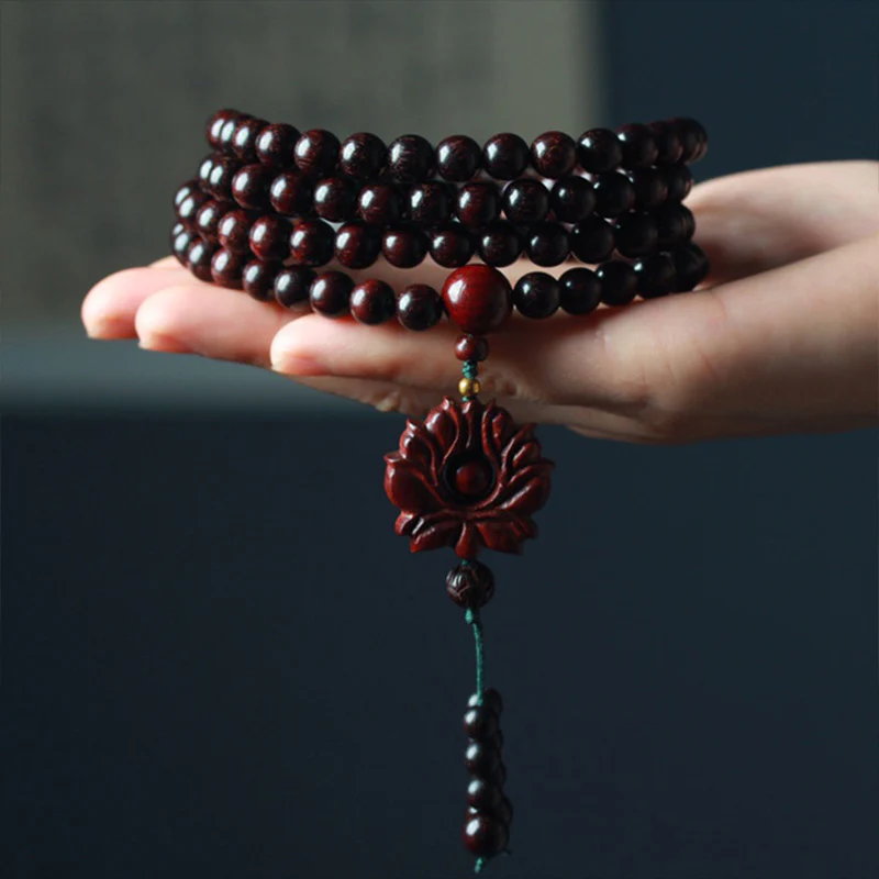 Braccialetto di equilibrio Mala di loto in legno di sandalo rosso con piccole foglie tibetane Buddha Stones - Image 3