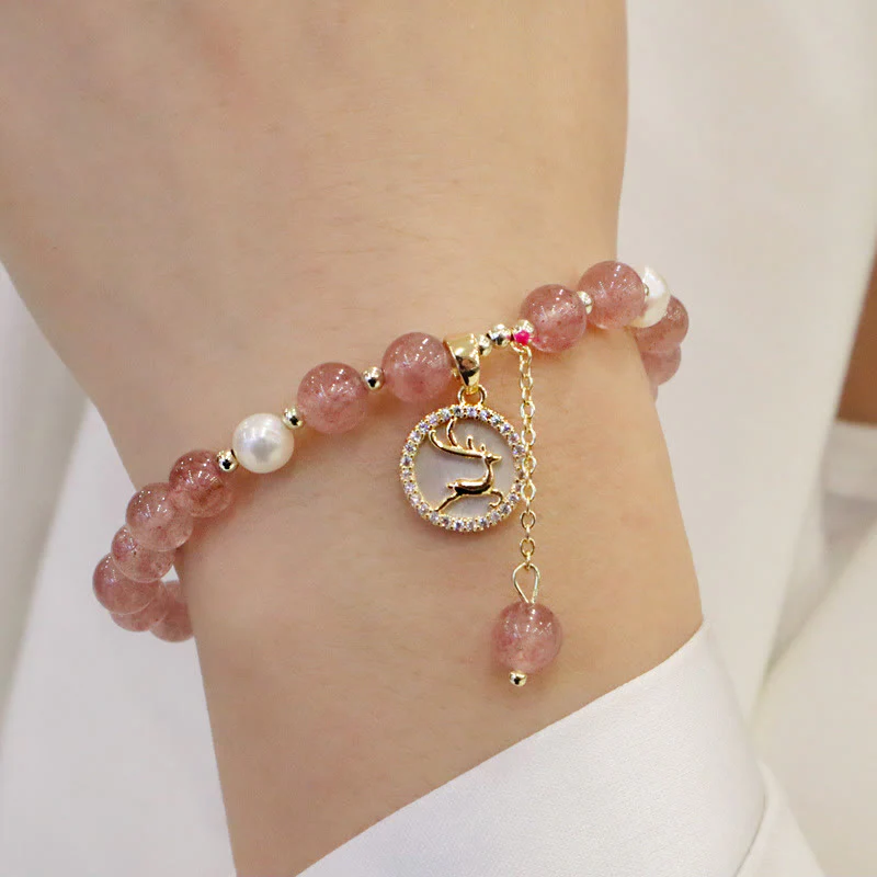Braccialetto di guarigione con ciondolo a forma di carattere Fu, con ciondolo a forma di coda di pesce , con perle di quarzo fragola e alce sorridente