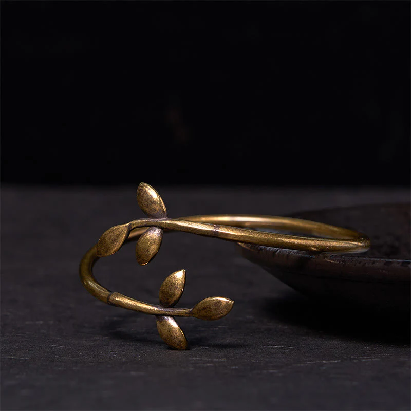 Braccialetto di guarigione in ottone e rame con Buddha Stones trifoglio fortunato