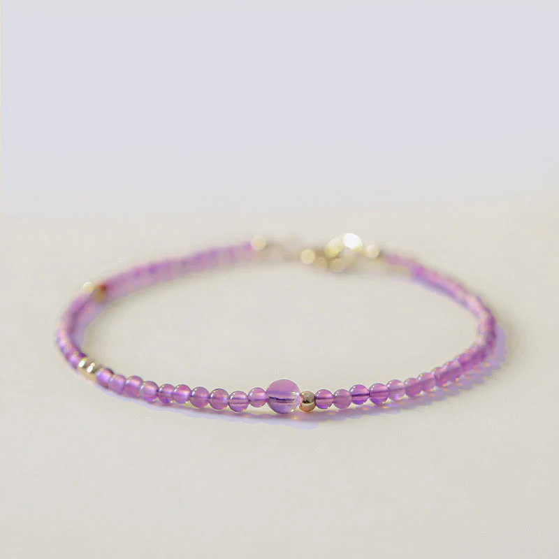 Braccialetto di meditazione per la pace interiore in rame placcato oro 14k con perline ultrasottili da 2 mm Buddha Stones Ametista naturale