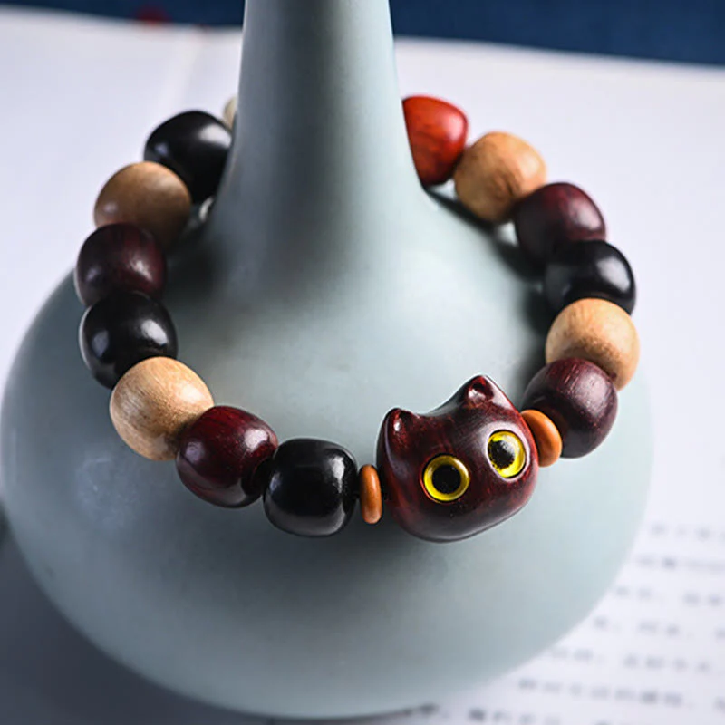 Braccialetto di protezione con incisione di gatto carino in legno di sandalo rosso e ebano con piccole foglie Buddha Stones - Image 13