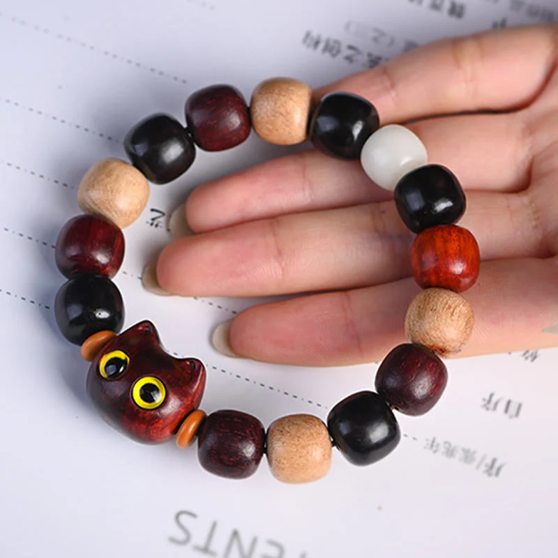 Braccialetto di protezione con incisione di gatto carino in legno di sandalo rosso e ebano con piccole foglie Buddha Stones - Image 14