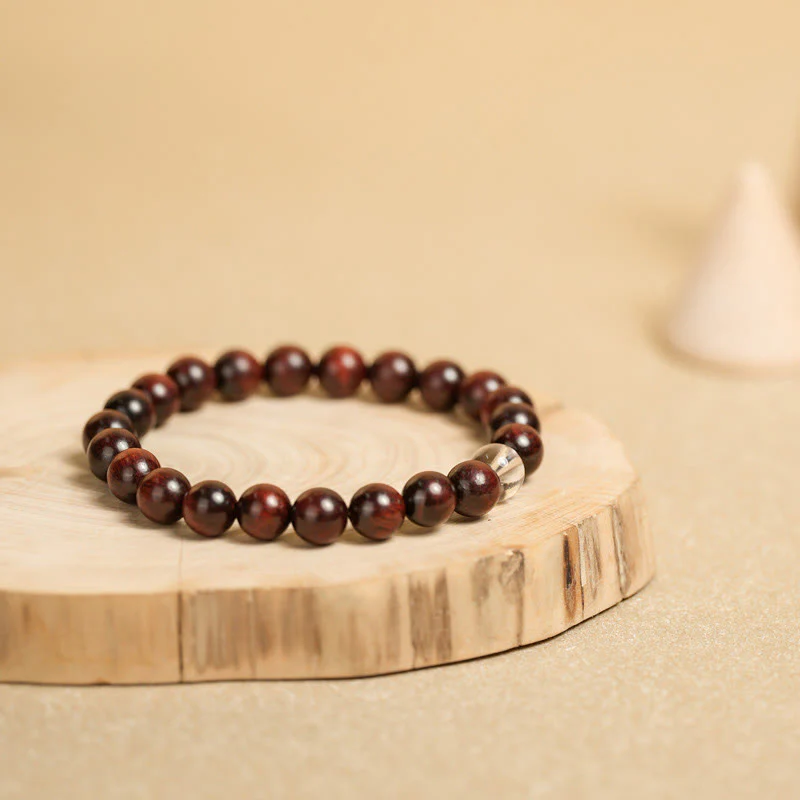 Braccialetto di protezione con piccole foglie di sandalo rosso e cristallo bianco Buddha Stones - Image 5