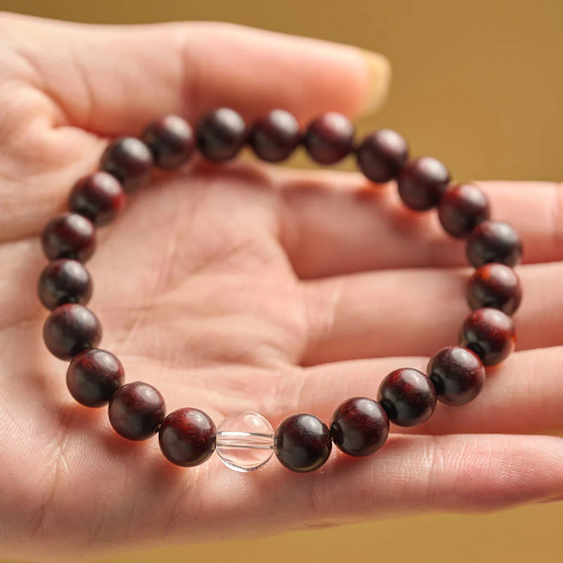 Braccialetto di protezione con piccole foglie di sandalo rosso e cristallo bianco Buddha Stones - Image 8
