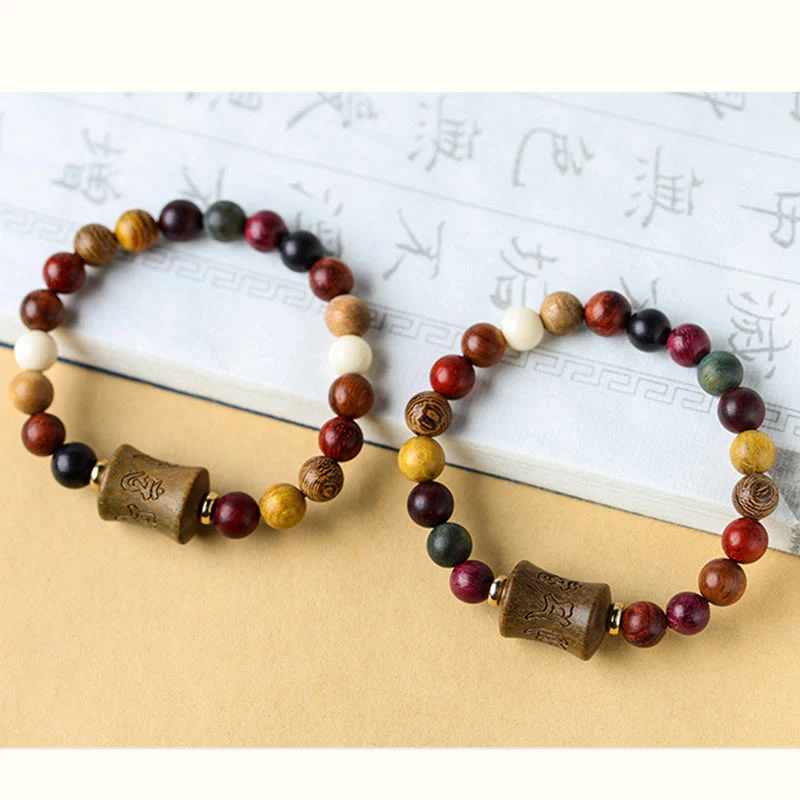Braccialetto di protezione multicolore in legno di sandalo tibetano Om Mani Padme Hum - Image 13