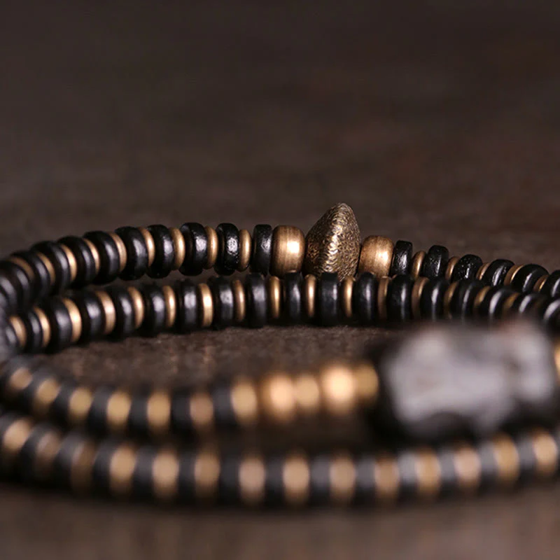 Braccialetto doppio giro calmante in ottone e rame con Buddha Stones, legno di ebano e sandalo verde - Image 3