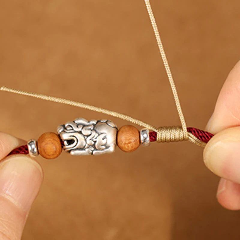 Braccialetto portafortuna intrecciato a mano con perline in legno di pesca, in argento sterling 999, con ciondolo Pixiu Buddha Stones - Image 5