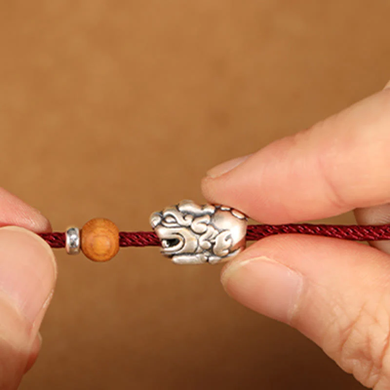 Braccialetto portafortuna intrecciato a mano con perline in legno di pesca, in argento sterling 999, con ciondolo Pixiu Buddha Stones - Image 6