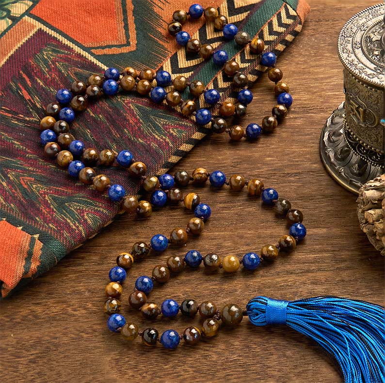 Braccialetto di protezione Mala con nappa in pietra naturale con 108 perle Buddha Stones, occhio di tigre, lazurite e lapislazzuli - Image 2