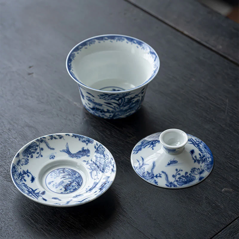 Buddha Stones Blu e Bianco Porcellana Loto Koi Pesce Danza del Leone Anguria Ceramica Gaiwan Sancai Tazza da Tè Kung Fu Tazza da Tè e Piattino con Coperchio 300ml - Image 3