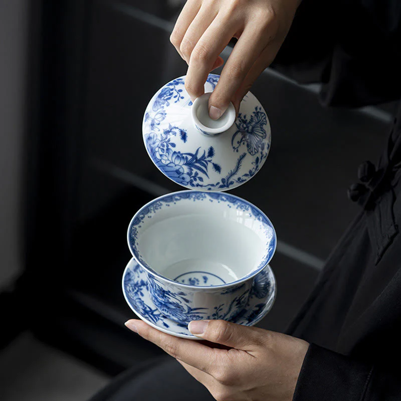 Buddha Stones Blu e Bianco Porcellana Loto Koi Pesce Danza del Leone Anguria Ceramica Gaiwan Sancai Tazza da Tè Kung Fu Tazza da Tè e Piattino con Coperchio 300ml - Image 4