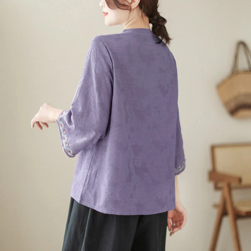 Camicia da donna in cotone con colletto rialzato, maniche a tre quarti ricamate, bottoni a rana in jacquard Buddha Stones - Image 3