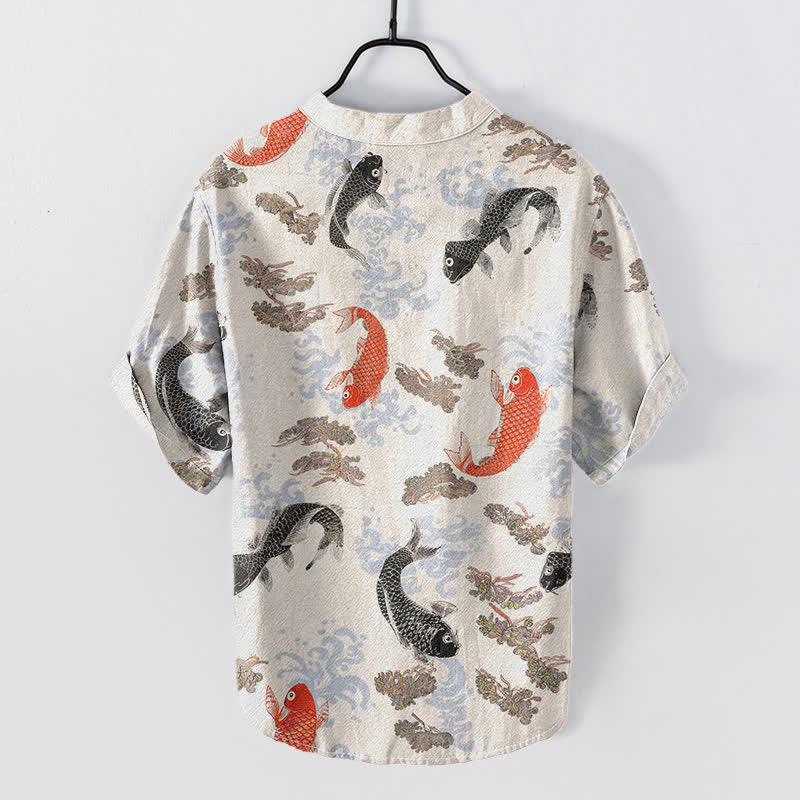 Buddha Stones Camicia da uomo a maniche corte con mezza abbottonatura e motivo a onde e pesci koi in cotone. - Image 2