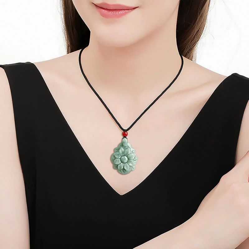 Buddha Stones Collana con ciondolo portafortuna con motivo floreale Kalanchoe blossfeldiana in giada naturale - Image 7