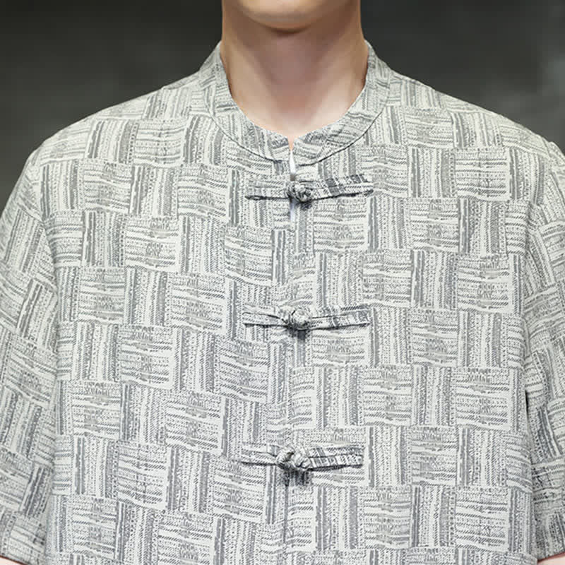 Buddha Stones Completo da uomo estivo composto da 2 pezzi: camicia a maniche corte con colletto alla coreana, bottoni a rana e motivo geometrico, pantaloni harem con tasche. - Image 20