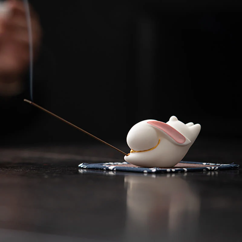 Buddha Stones Coniglio volante Tappetino di bambù Bruciatore di incenso in ceramica curativo Decorazione da scrivania