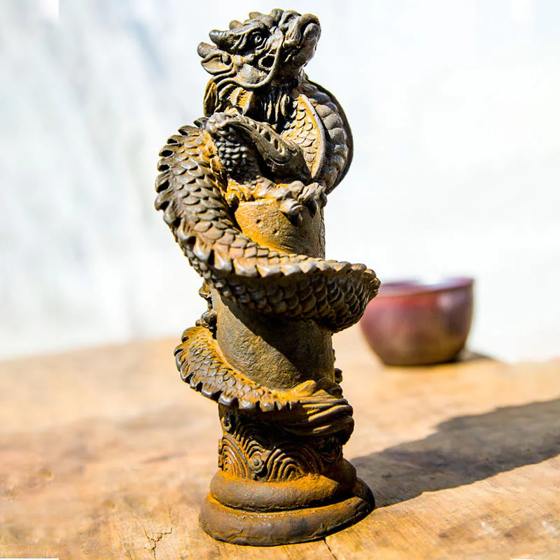 Buddha Stones fatto a mano drago volante intorno al pilastro polvere di ferro ruggine statua in resina decorazione per la casa - Image 2