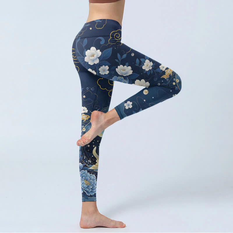 Buddha Stones Leggings da palestra con stampa di pesci koi e fiori di peonia blu e bianchi, pantaloni da yoga da donna - Image 4