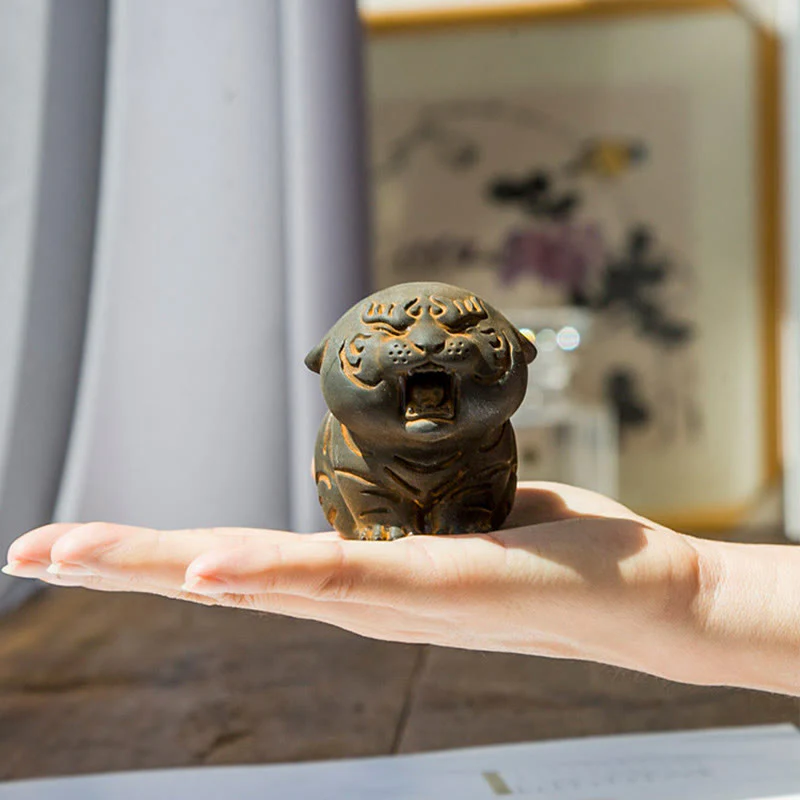 Buddha Stones Mini Carino Tigre Ferro Polvere Ruggine Statua Resina Decorazione Casa - Image 11