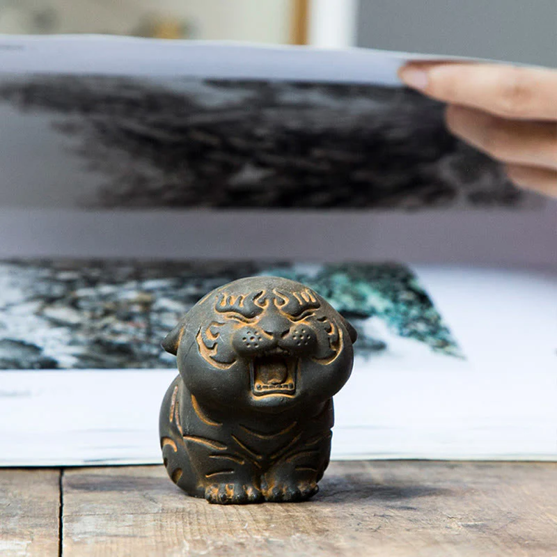 Buddha Stones Mini Carino Tigre Ferro Polvere Ruggine Statua Resina Decorazione Casa - Image 13
