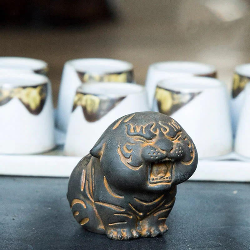 Buddha Stones Mini Carino Tigre Ferro Polvere Ruggine Statua Resina Decorazione Casa - Image 15