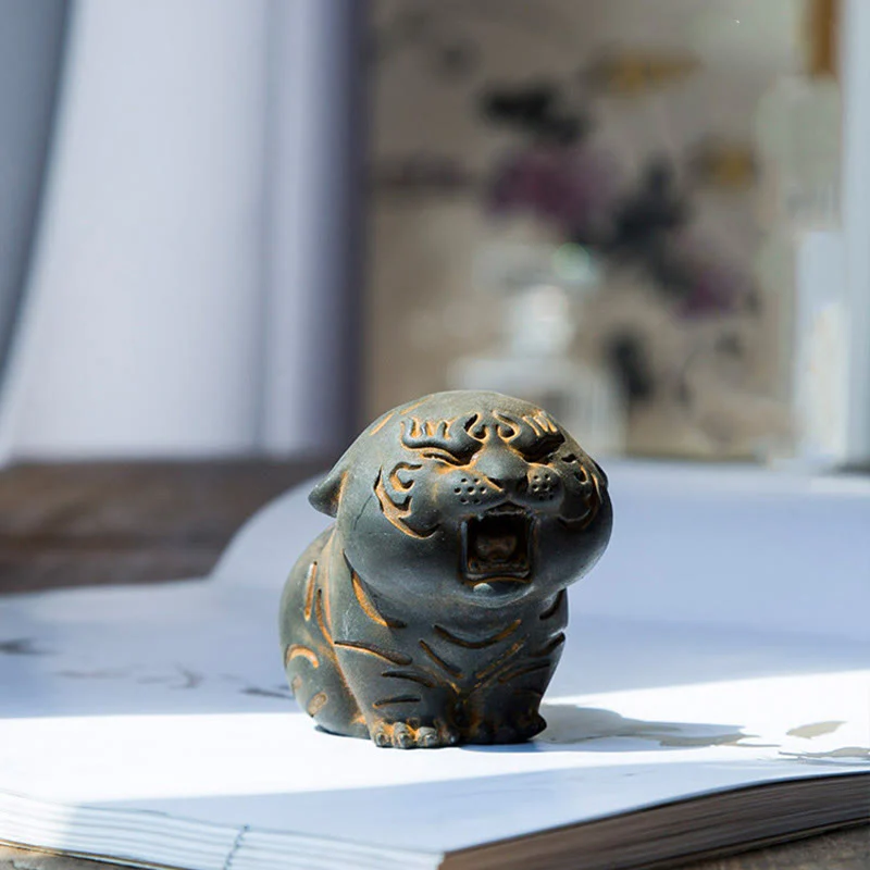 Buddha Stones Mini Carino Tigre Ferro Polvere Ruggine Statua Resina Decorazione Casa - Image 8