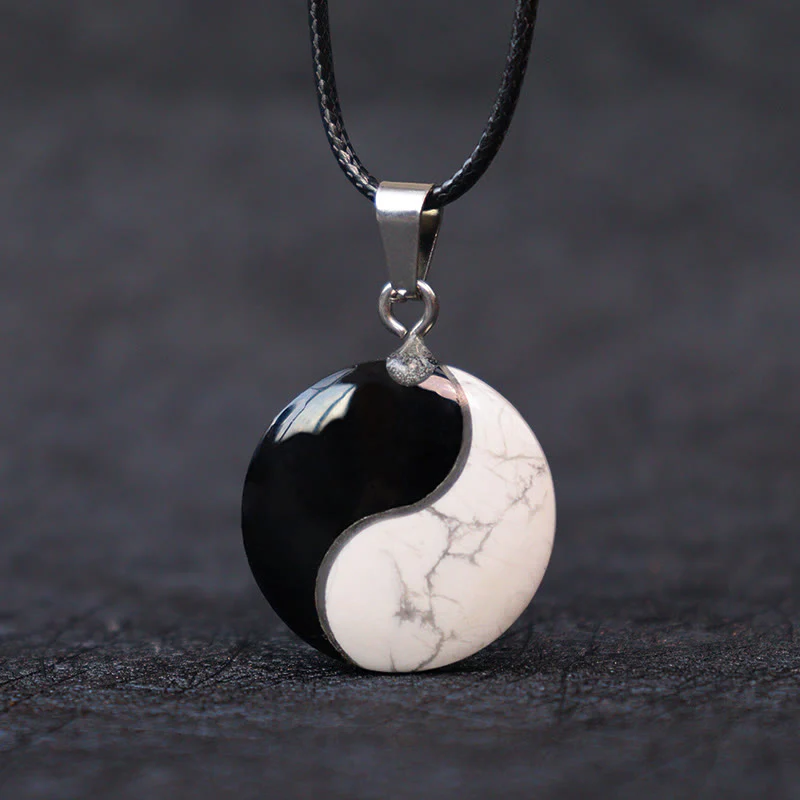 Buddha Stones Ossidiana nera naturale Turchese bianco Yin Yang Trasformazione Collana con ciondolo in corda