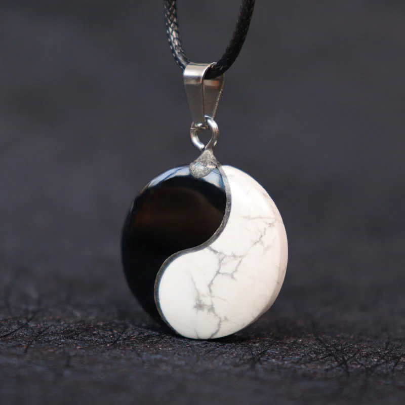 Buddha Stones Ossidiana nera naturale Turchese bianco Yin Yang Trasformazione Collana con ciondolo in corda - Image 2
