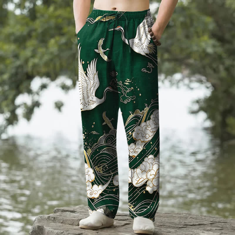 Buddha Stones Pantaloni da uomo affusolati in cotone bianco con motivo a onde e stampa gru, con tasche. - Image 5