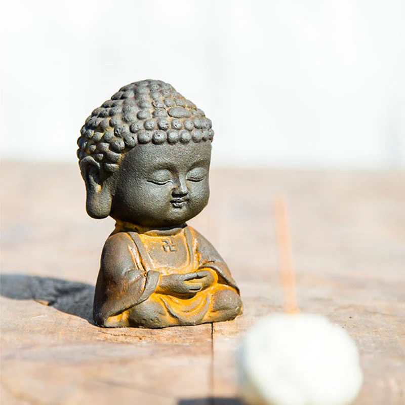 Buddha Stones Piccolo Buddha in Meditazione Statua in Resina Ruggine Polvere di Ferro Decorazione per la Casa - Image 11