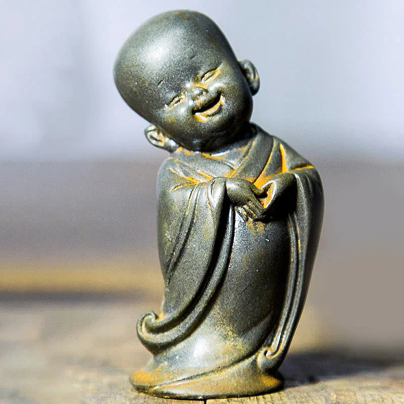 Buddha Stones Piccolo Monaco Meditante Ferro Polvere Ruggine Statua Resina Decorazione Scrivania - Image 13